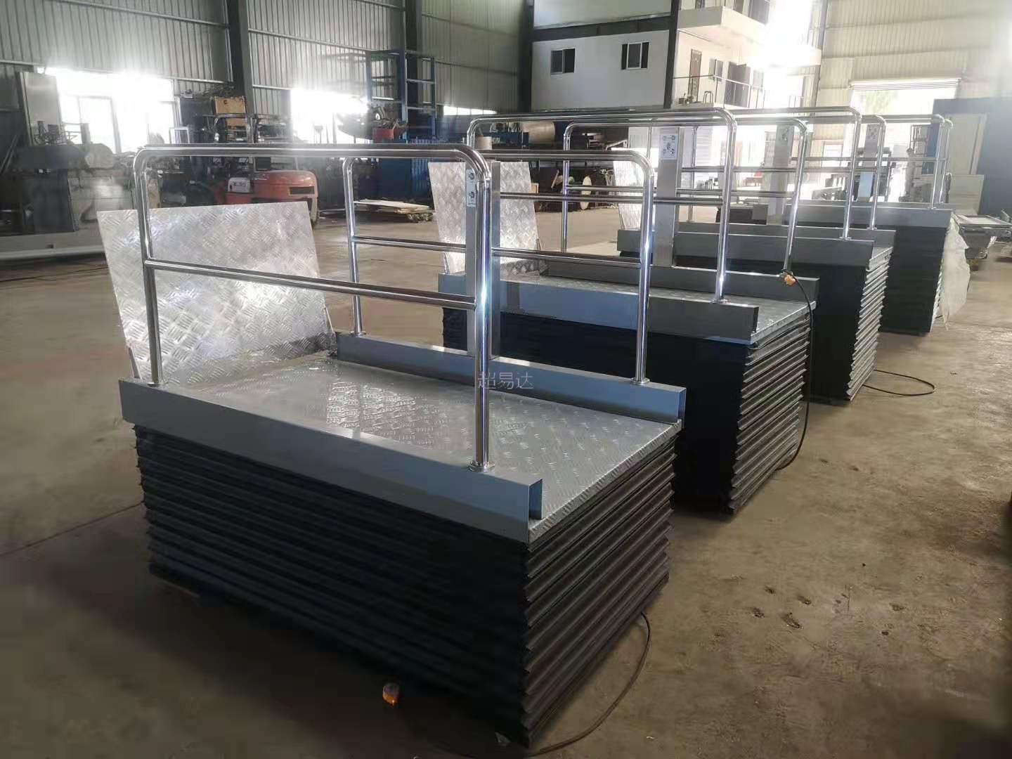 剪叉無(wú)障礙升降平