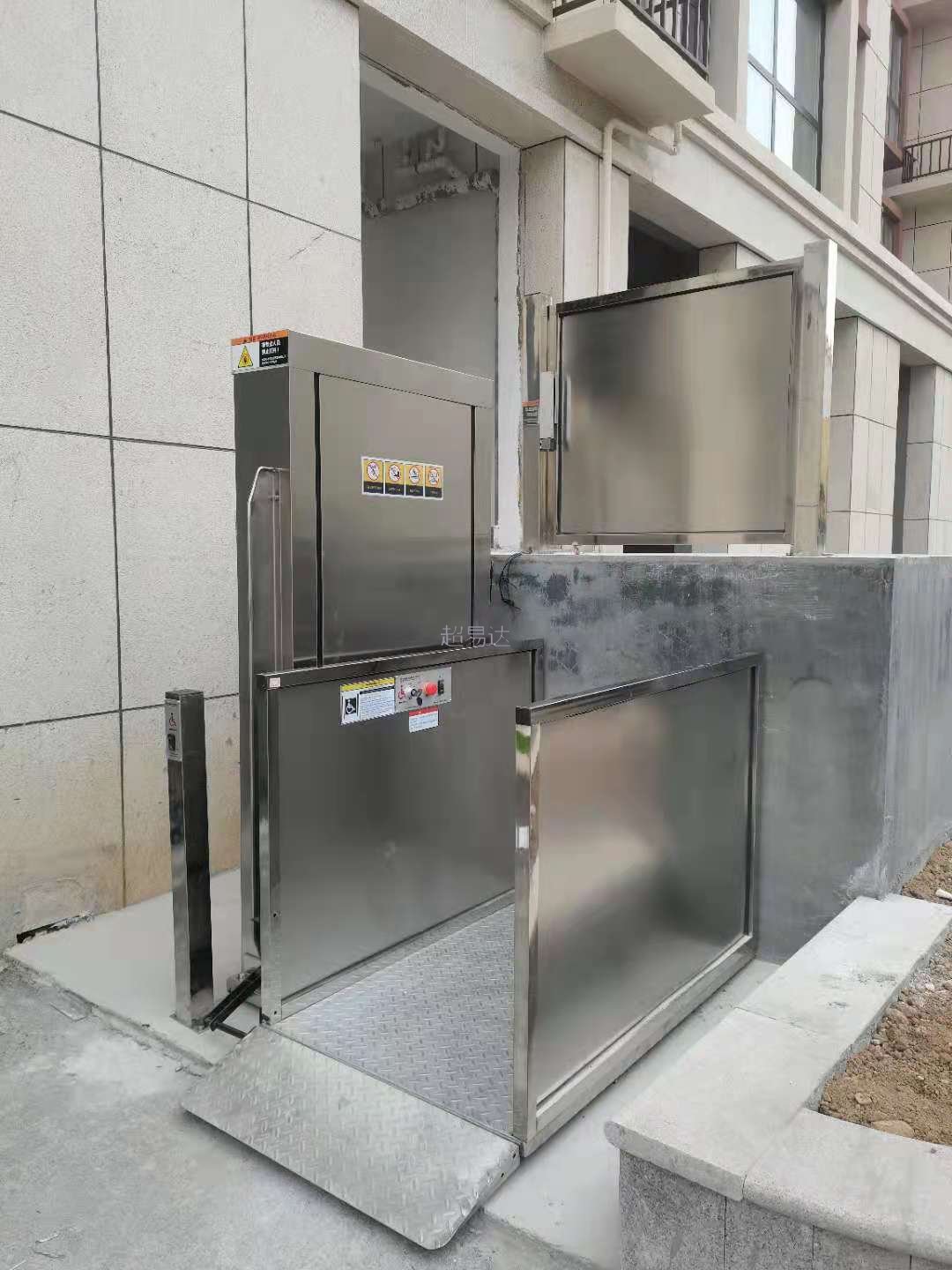 無障礙升降平臺(tái)